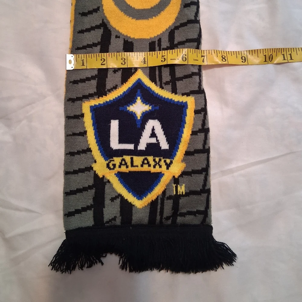 LA Galaxy‎ Scarf Reversibke Yelow-Black Continental Tire Sport Fans Winter